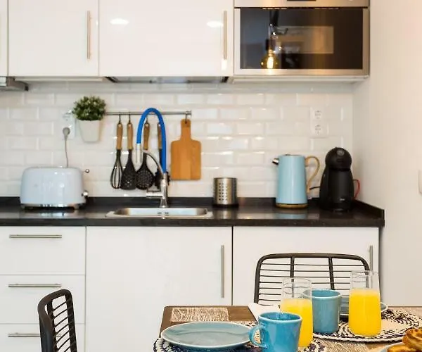 Charming In Lisbon's Center! شقة